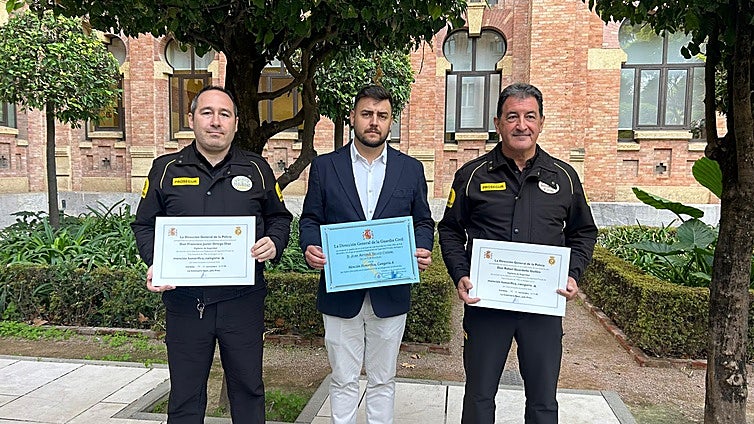 Las primeras manos que llegaron al incendio en la Mezquita-Catedral: «En 20 ó 30 segundos estábamos frente al fuego con dos extintores»