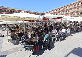 Urbanismo marca los plazos para pedir la licencia de veladores en Córdoba para 2026