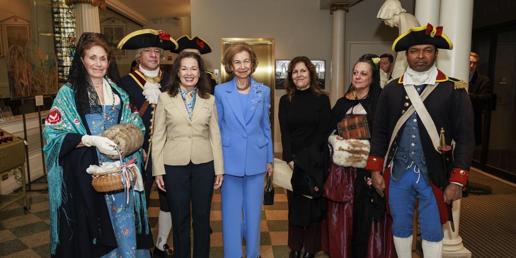 La Reina Sofía inaugura en Nueva York una placa en honor al primer embajador español en EE.UU.