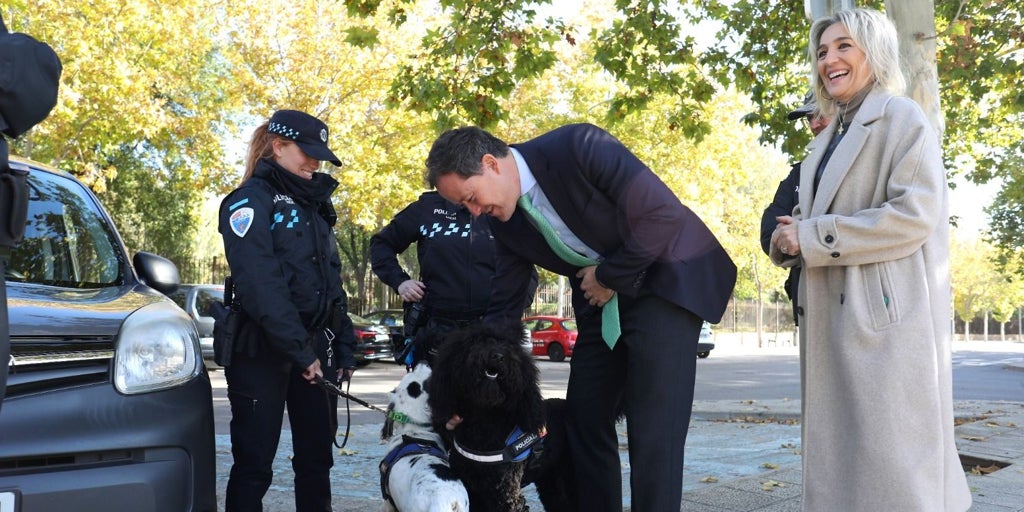 La Policía Local de Toledo estrena vehículos y se acerca a los barrios con una oficina móvil de atención ciudadana