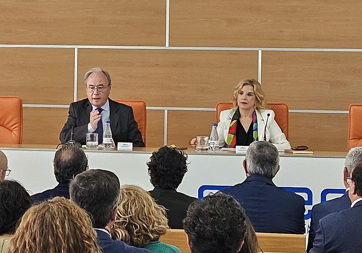 El presidente de CECO y la directora de Relaciones Laborales, en el encuentro celebrado este miércoles