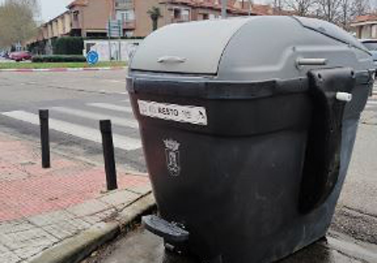 El detenido ha causado daños al servicio público de recogida de residuos