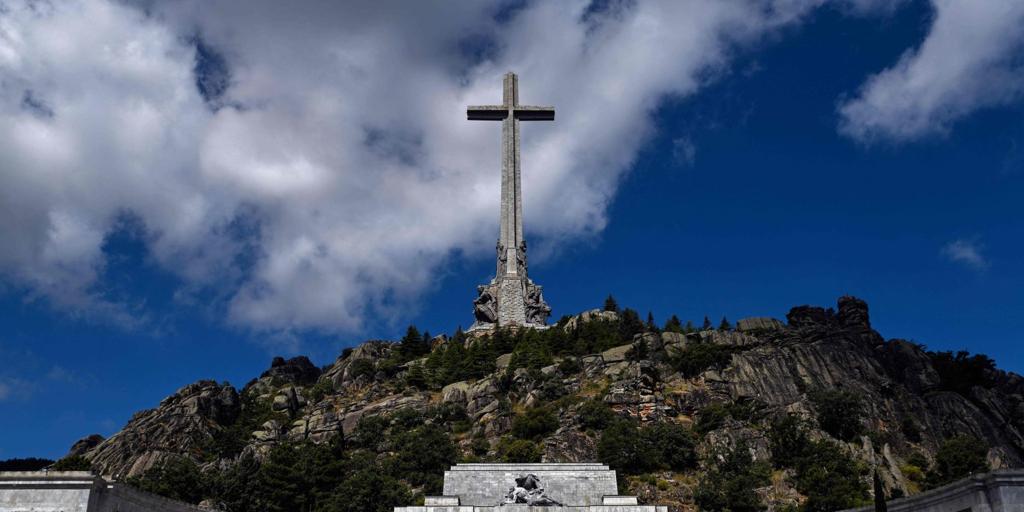 Abascal señala a Sánchez por convertir el Valle de los Caídos en un «templo masónico con apoyos sorprendentes»