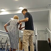 Nunca es tarde para comenzar a entrenar: incluso a los 100 años se puede recuperar fuerza y autonomía, además de «cambiar la vida»