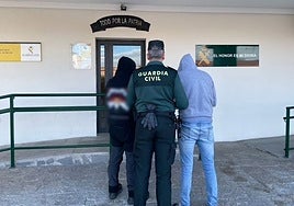 Detenidos en Toledo un padre y su hijo por estafar 1.500 euros con el 'timo del tocomocho' en Navalmoral de la Mata
