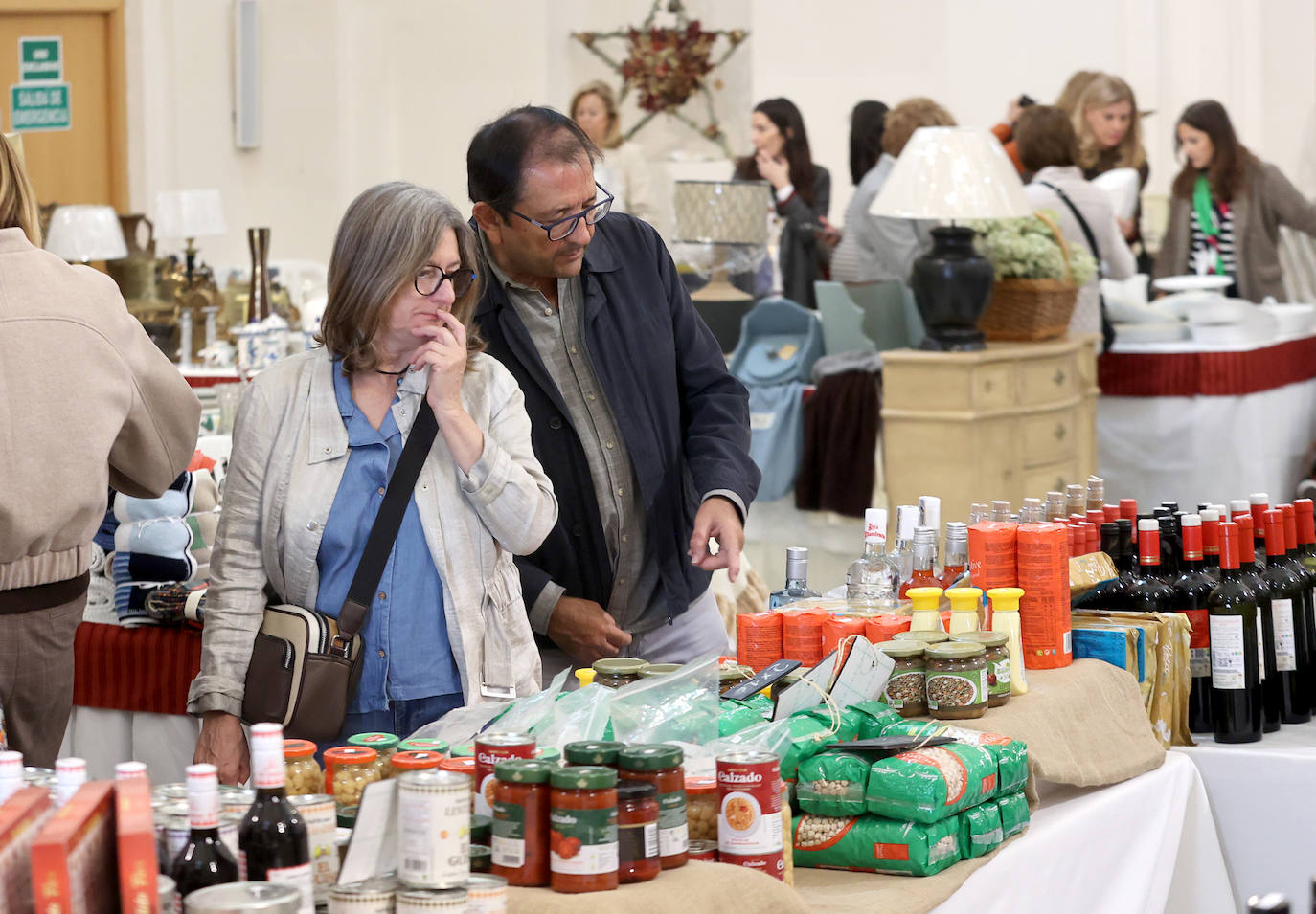La inauguración del baratillo de Navidad de Adevida en Córdoba, en imágenes