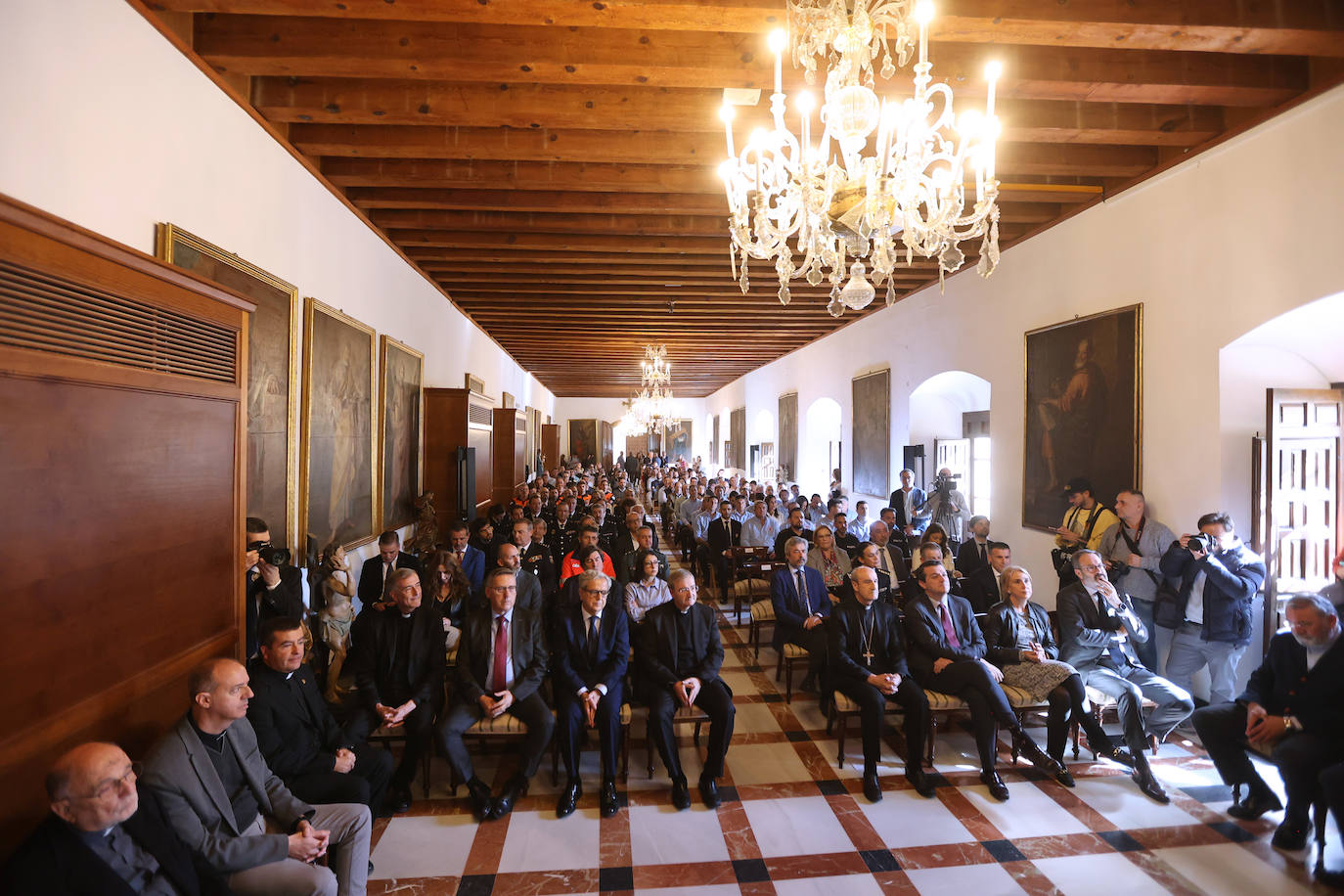 Los reconocimientos por la actuación en el incendio de la Mezquita de Córdoba, en imágenes