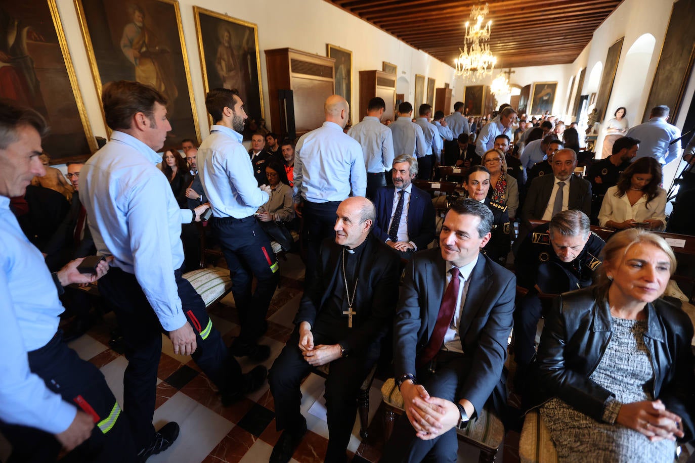 Los reconocimientos por la actuación en el incendio de la Mezquita de Córdoba, en imágenes