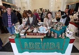 La inauguración del baratillo de Navidad de Adevida en Córdoba, en imágenes