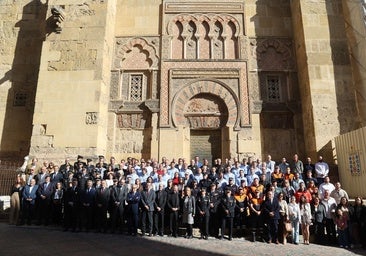 El Cabildo reconoce a todos los que actuaron en el incendio de la Mezquita: «Fue ejemplo de colaboración»