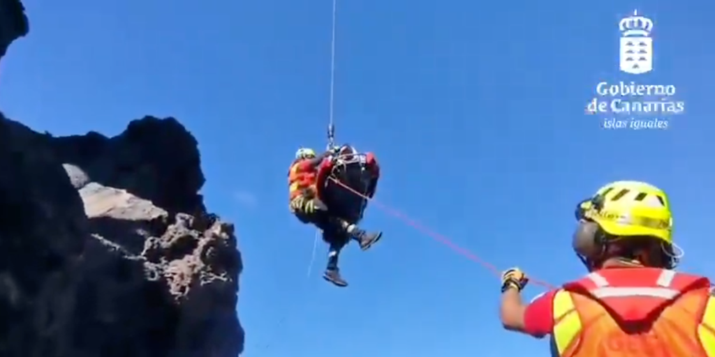 Rescatado en helicóptero un pescador accidentado en un acantilado en Tenerife