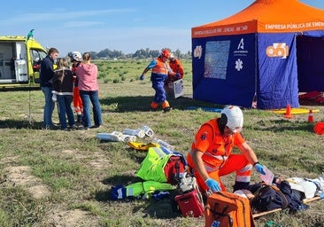 El aeropuerto de Córdoba realiza un simulacro de un accidente de un jet privado con dos víctimas y varios heridos