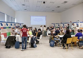 Mediadores nocturnos, salas de estudio y talleres antidroga: los planes para los distritos más 'castigados'