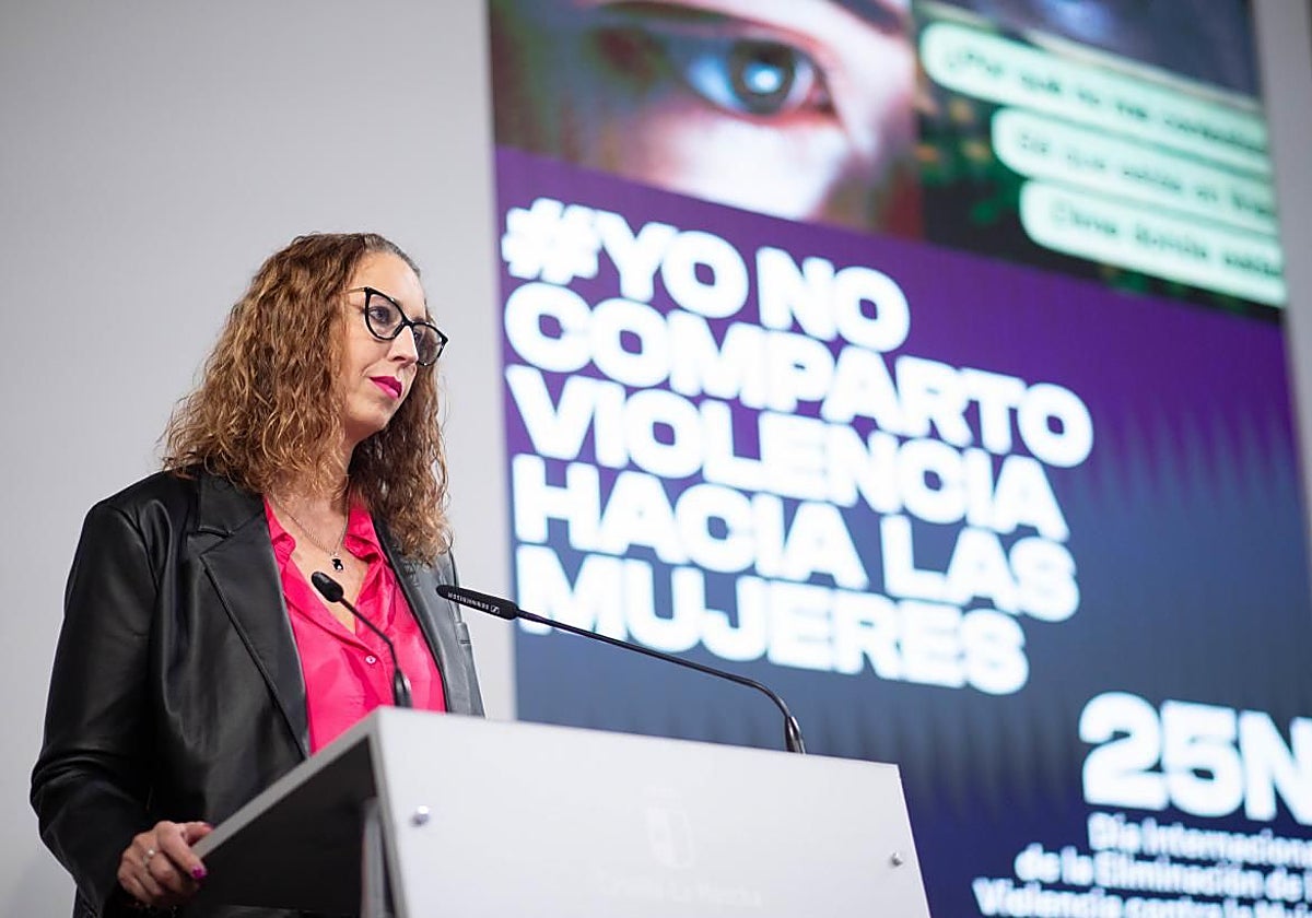 La consejera de Igualdad presenta la campaña del 25N