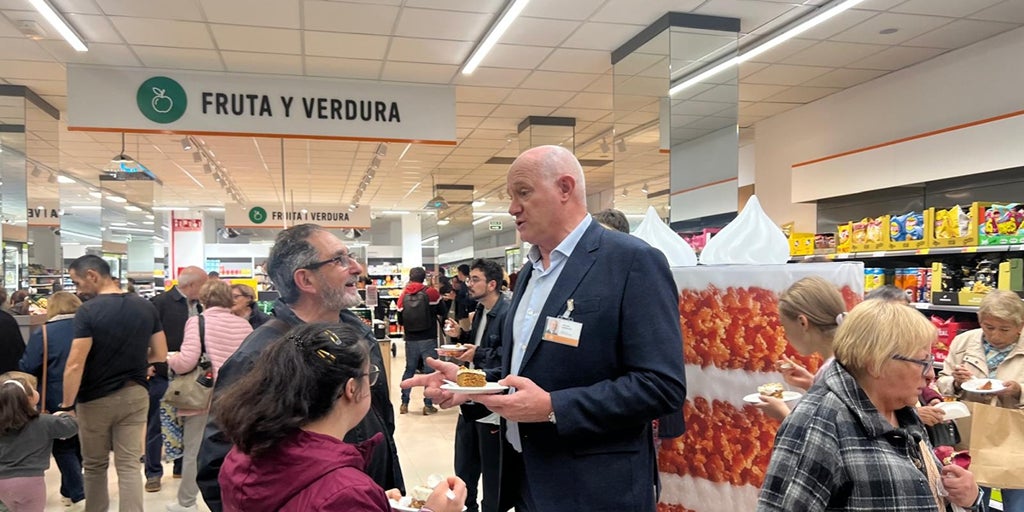 Consum reparte 80.000 raciones de tarta para celebrar su 50 aniversario