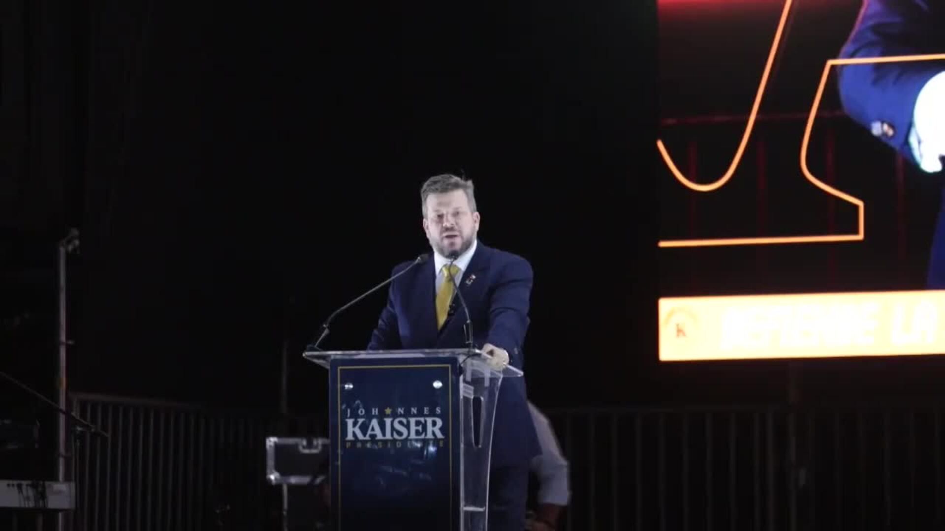 Libertario Kaiser promete &quot;mano dura y economía libre&quot; para Chile en cierre de campaña