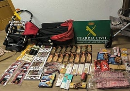 Pillan a una familia que robaba en supermercados escondiendo los productos en un carrito de bebé