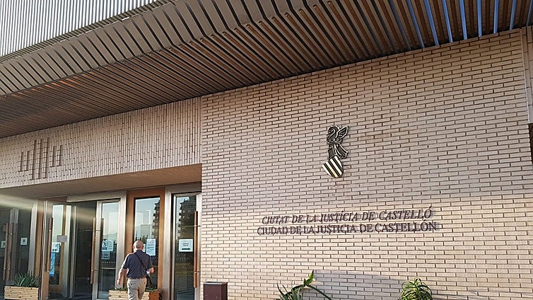 Condenado a 10 años de cárcel por rociar con gasolina y prender fuego a su exmujer en Castellón