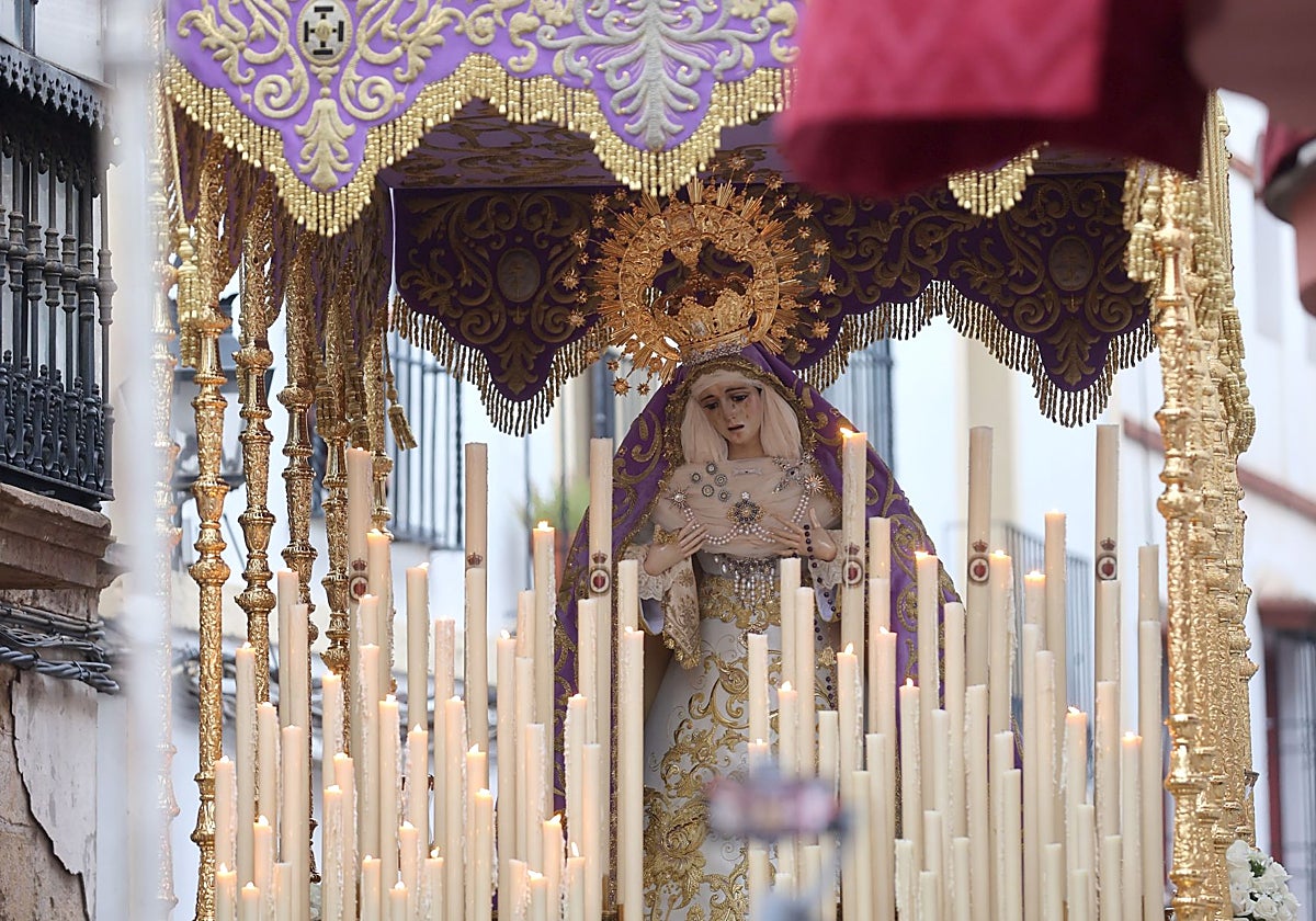 Nuestra Señora de las Lágrimas en su Desamparo, en su paso de palio