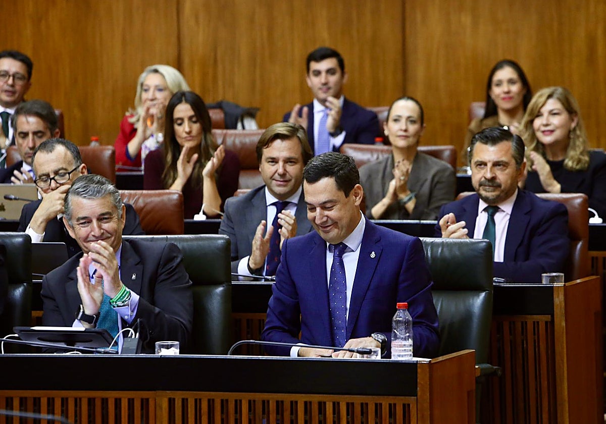 Juanma Moreno y Antonio Sanz en el pleno