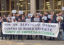 Las protestas de los trabajadores de Aucorsa e Hitachi cortan el Pleno en el Ayuntamiento de Córdoba