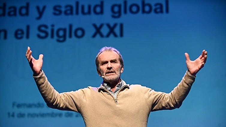 Fernando Simón vuelve a escena en el décimo Congreso aragonés del Cáncer