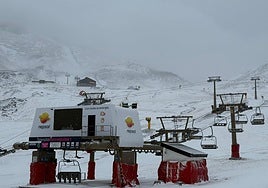 Sierra Nevada recibe el primer gran aporte de nieve de la temporada, que alimenta la idea de abrir la estación el día 29