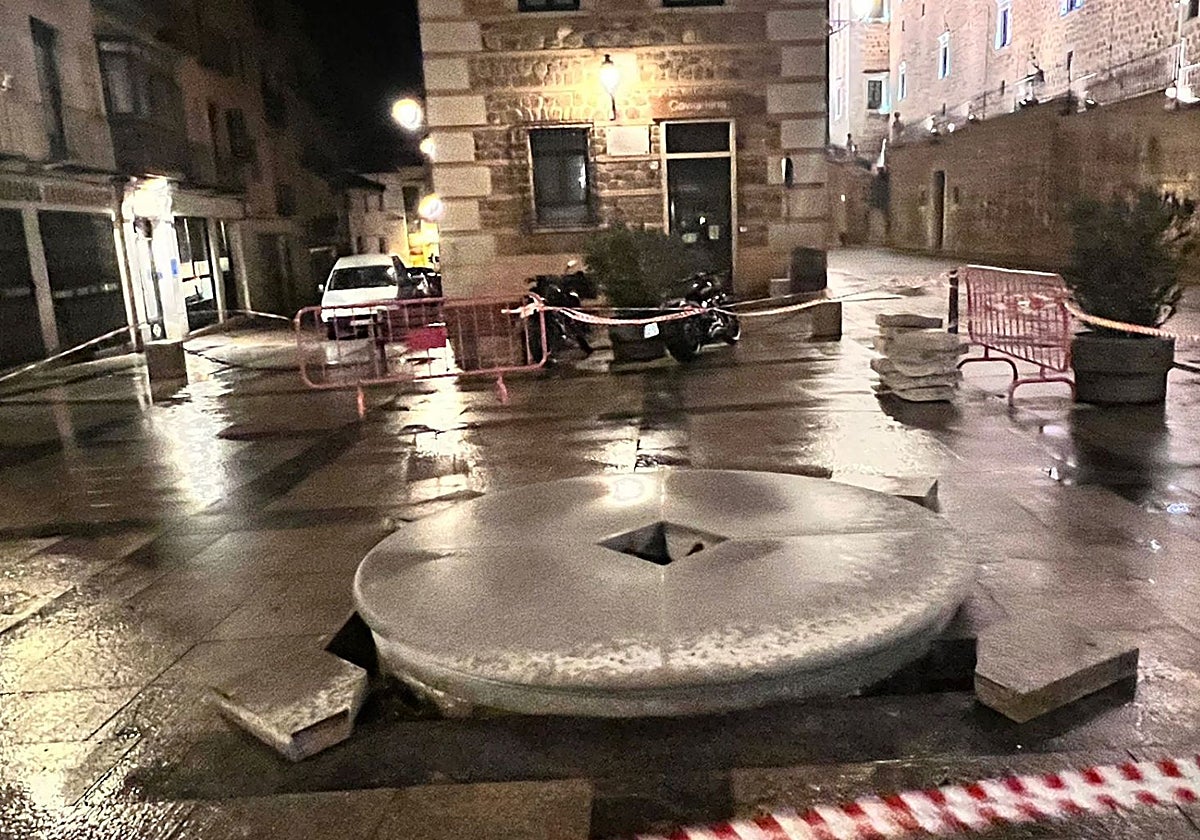 La base donde irá colocada la escultura ya ha sido colocada