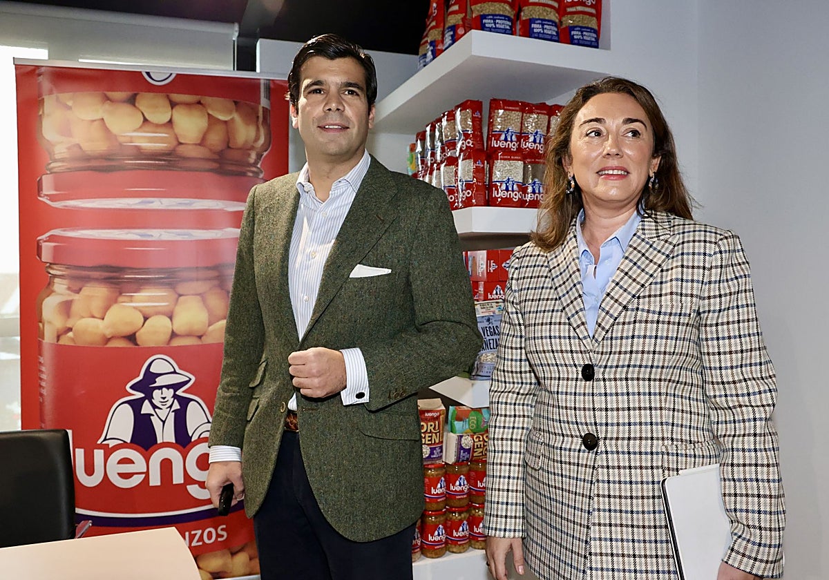 La consejera de Agricultura, Ganadería y Desarrollo Rural, María González Corral, visita las instalaciones de Legumbres Luengo