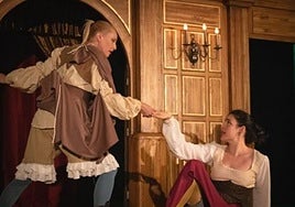 Un  Don Gil de las calzas verdes  demasiado gamberro se pasea por el Teatro de Rojas en Toledo