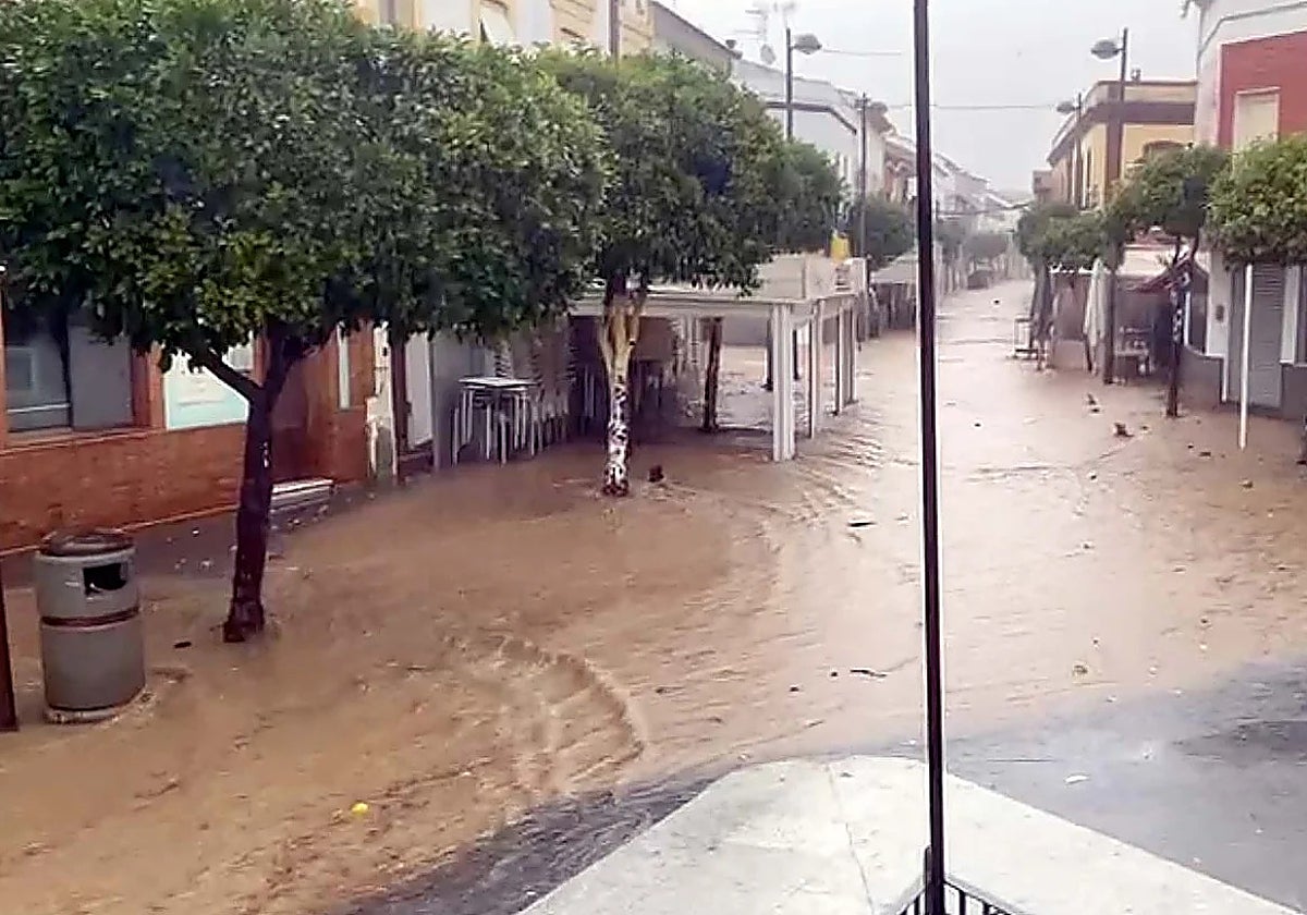 Calles de Nerva anegadas tras una tromba de agua
