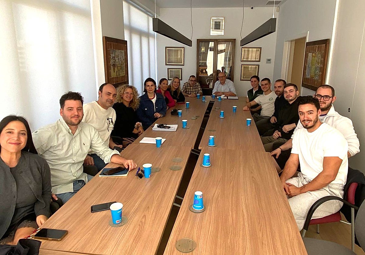 Imagen de panaderos jóvenes reunidos por el Gremio de Panaderos de Valencia