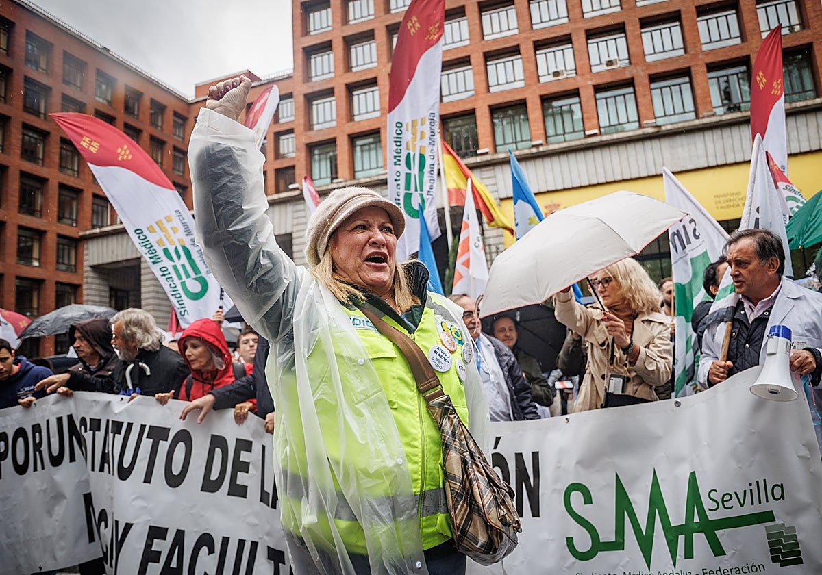 La pancarta del Sindicato Médico Andaluz ante el Ministerio de Sanidad