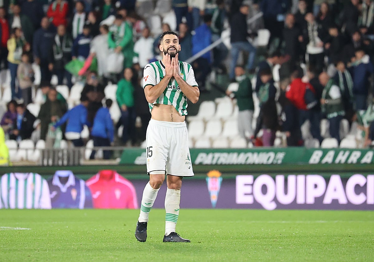 Xavi Sintes lamenta una ocasión en el partido