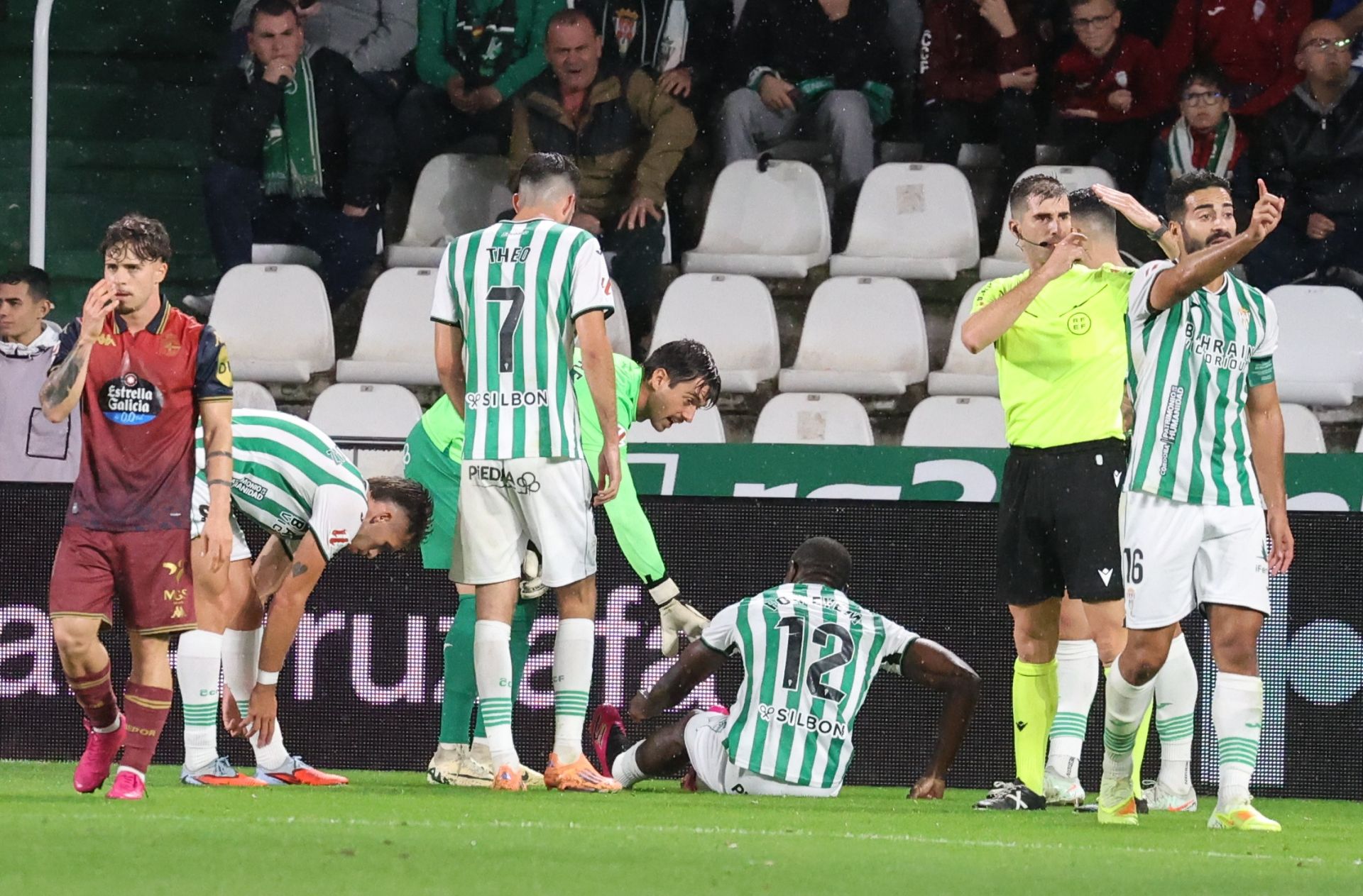 La dolorosa derrota del Córdoba ante el Deportivo, en imágenes