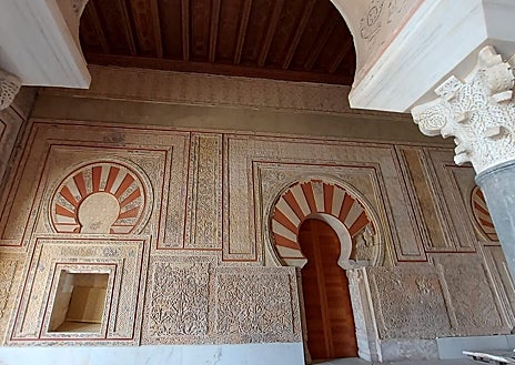 Imagem Secundária 1. Quem conseguiu acessar o Salón Rico de Medina Azahara através do programa Aberto para Obras adquiriu o andamento das obras de interior e exterior.