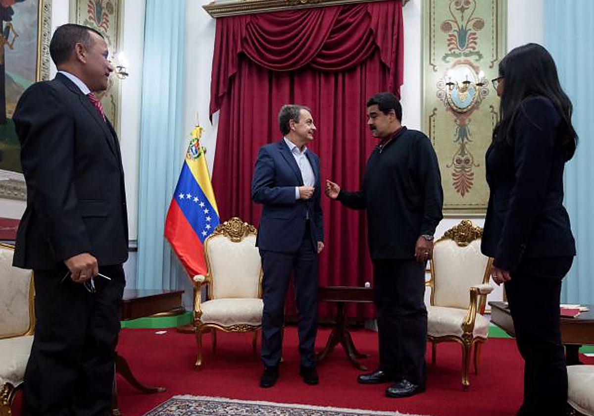 Maduro saludando a Zapatero en el Palacio de Miraflores