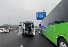 Una treintena de heridos, dos de ellos graves, en un accidente múltiple entre un autobús, un camión y una furgoneta en la A-6 en Villalba