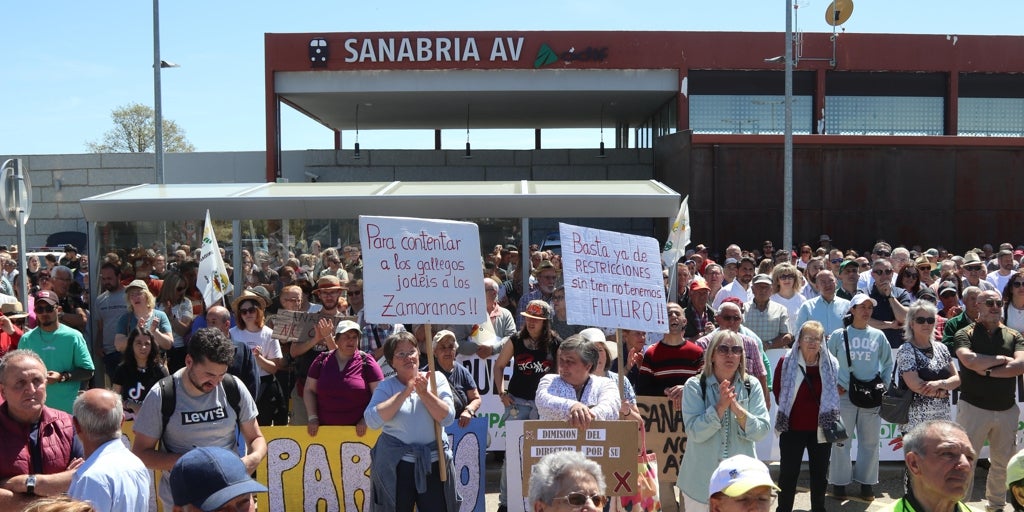 El Ministerio declara «reservado» el expediente sobre las paradas del AVE en Sanabria porque «su difusión podría perjudicar a Renfe»
