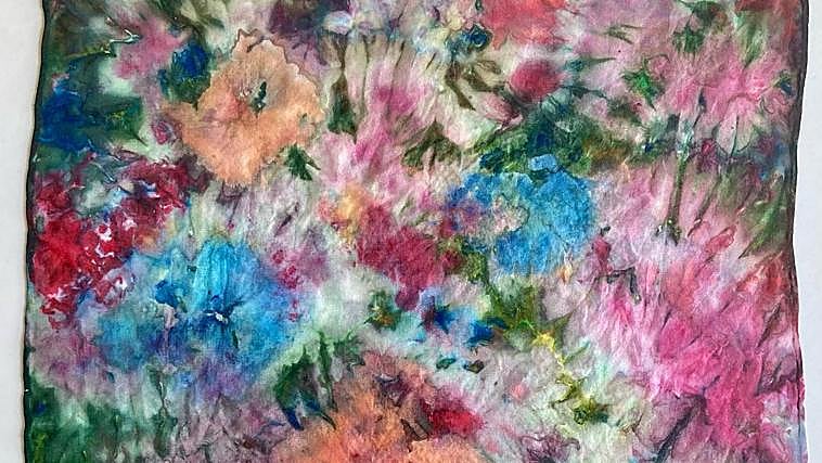 Mantones cordobeses que conquistan el mundo: Martínezz, única marca española en el listado navideño de &#039;The little book of colour&#039;