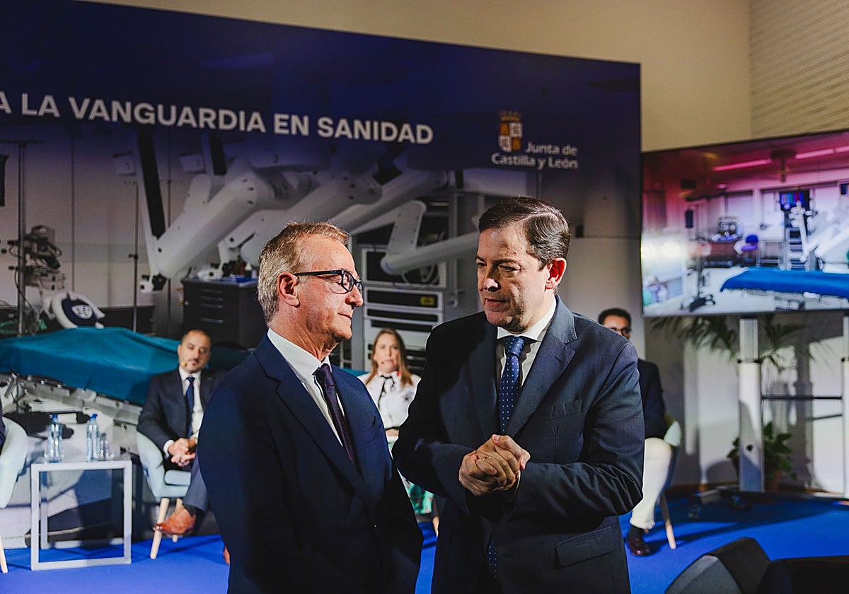 El presidente de la Junta, Alfonso Fernández Mañueco, clausura la primera jornada «Castilla y León a la vanguardia de la innovación en cirugía robótica»