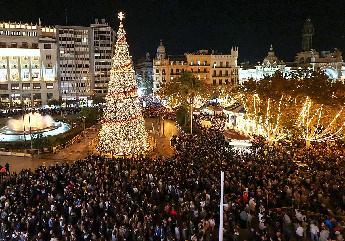 Imagen de archivo de la decoración navideña en la Plaza del Ayuntamiento de Valencia