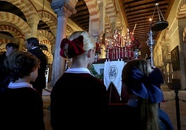 Los colegios de la Fundación Santos Mártires honran a los patronos de Córdoba en la Catedral, en imágenes