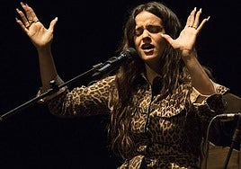 Rosalía saca el lado flamenco de Jimmy Fallon: «En Jerez de la Frontera lo hacen de forma natural y bellísima. Tienes que ir»