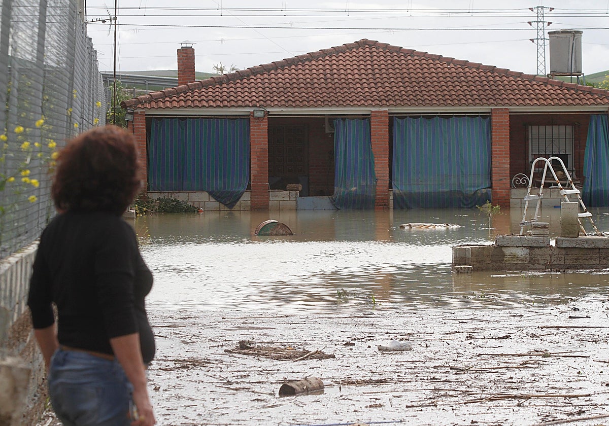 Vivienda anegada tras el desbordamiento de un arroyo