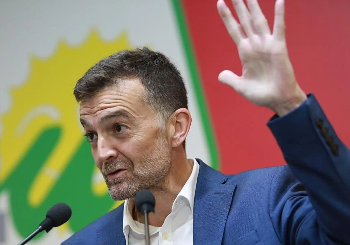 Antonio Maíllo, en la sede regional de IU