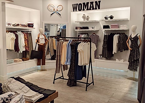 Imagen secundaria 1 - Distintas áreas de la tienda de Silbon en Miami