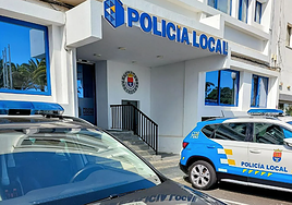 La Policía de Arrecife (Lanzarote) le salva la vida in extremis a un hombre durante el incendio en una vivienda