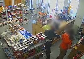 Asalta una gasolinera en Valencia y amenaza a la trabajadora: «Si no me das todo el dinero, te voy a matar»