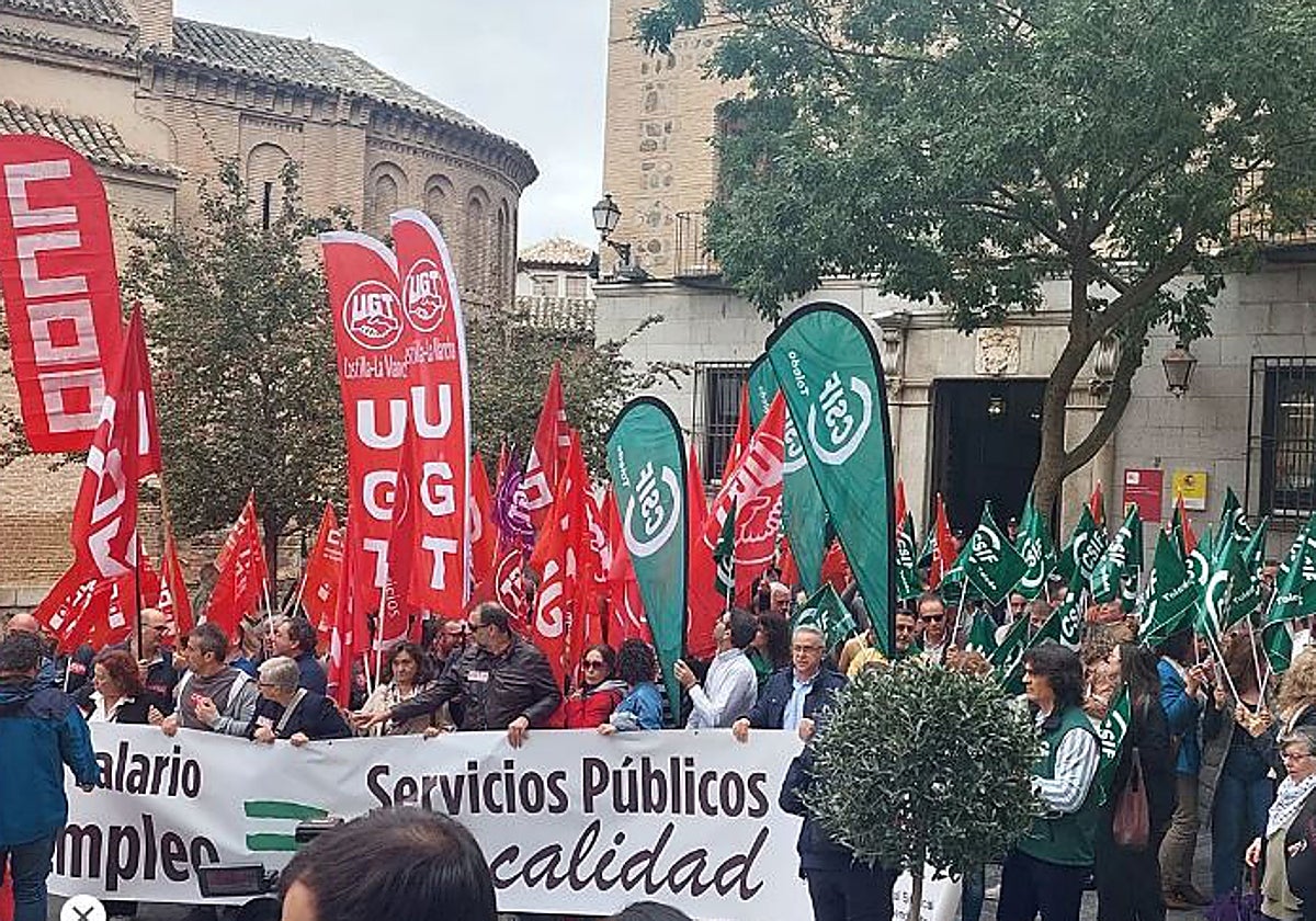 Concentración en Toledo en defensa de los servicios públicos